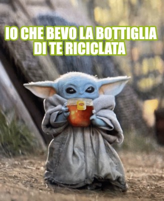 io-che-bevo-la-bottiglia-di-te-riciclata